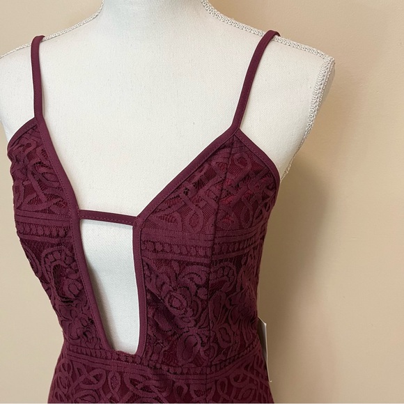 NWT TOBI Out For the Day Plunging Bodycon Mini Dress in Wine - Picture 5 of 16